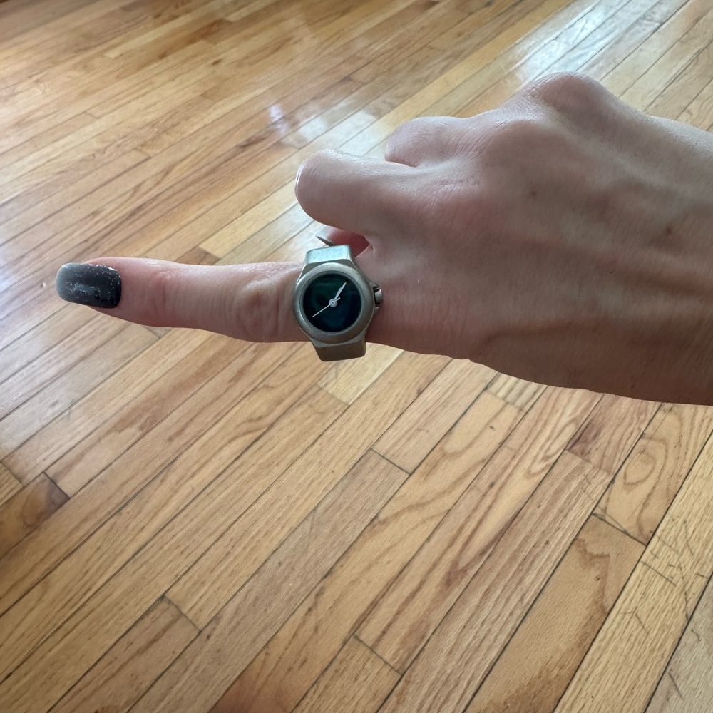 Silver Alien Finger Watch - Picture 3 of 5